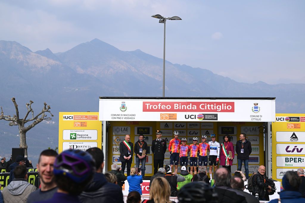 MACCAGNO CON PINO E VEDDASCA ITALY MARCH 19 Lorena Wiebes of The Netherlands Niamh FisherBlack of New Zealand Anna Shackley of The United Kingdom Sina Frei of Switzerland Mischa Bredewold of The Netherlands and Team SD Worx prior to the 24th Trofeo Alfredo BindaComune di Cittiglio 2023 Womens Elite a 139km one day race from Maccagno con Pino e Veddasca to Cittiglio UCIWWT on March 19 2023 in Maccagno con Pino e Veddasca Italy Photo by Dario BelingheriGetty Images