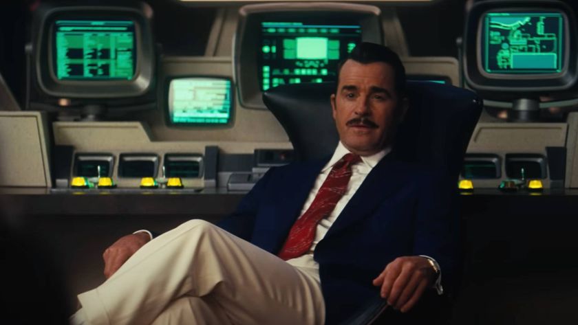 Justin Theroux as Mr. House in Fallout season 2, sitting in front of screens