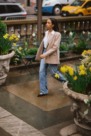 editor lauren tappan walks around new york city in a blazer jeans and flats