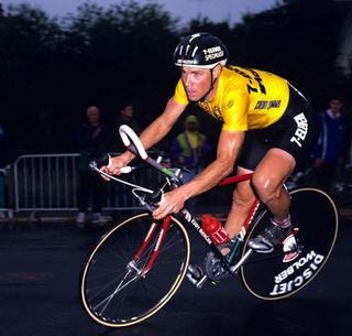 7-Eleven’s Steve Bauer in the leader’s yellow jersey at the 1990 Tour de France on a time trial frame in similar colours to the Eddy Merckx Corsa Extra available on eBay