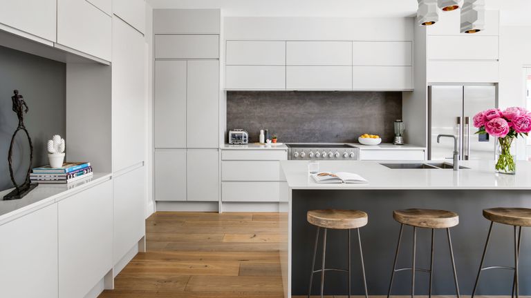 Minimalist kitchen ideas with white cabinetry