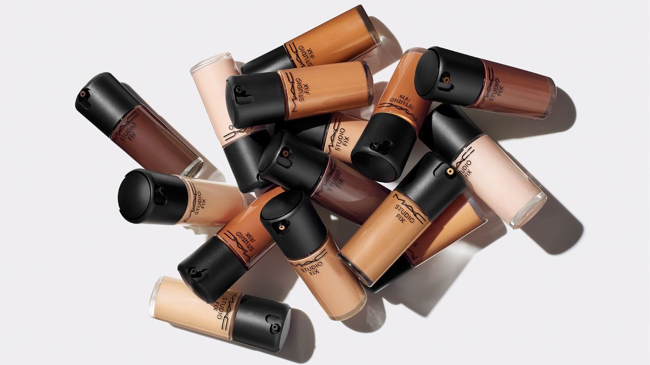 image of multiple bottles of MAC Studio Fix Fluid SPF15 Foundation on top of one another