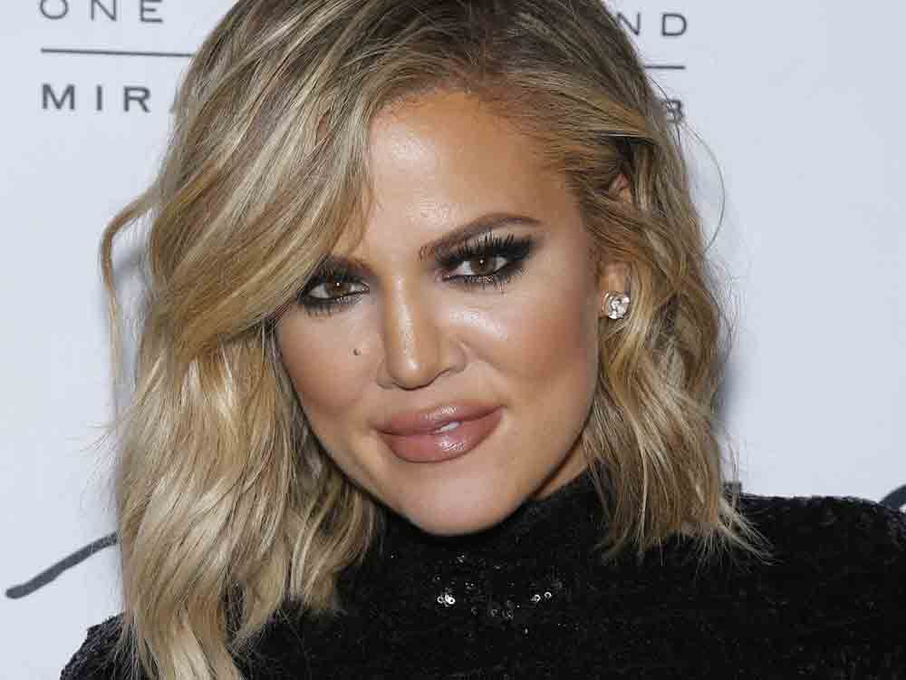 Khloe Kardashian smoky eye makeup