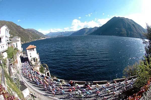 The peloton passes some more spectacular scenery in Italy.