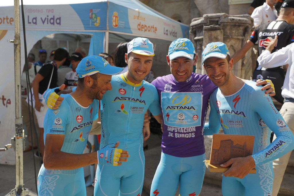 The winning Astana team with Dmitriy Gruzdev in the leader's purple jersey