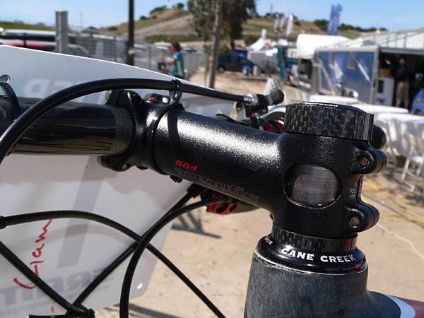 Syntace provides the handlebar and stem.