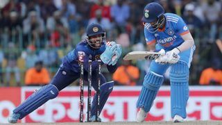 Kusal Mendis (L) unsuccessfully stumps KL Rahul (R) ahead of the India vs Sri Lanka live stream of the Asia Cup Final 2023