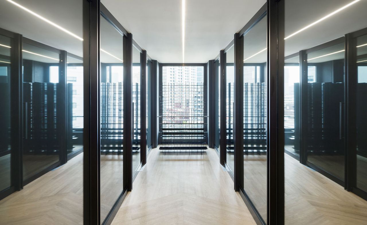 Office and cafe in Kenzo Tange&#039;s Sogetsu Kaikan building