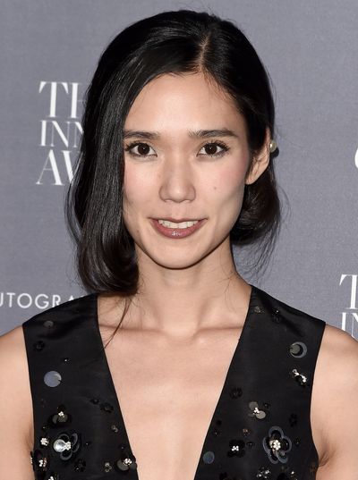 Hair, Hairstyle, Eyebrow, Chin, Black hair, Lip, Shoulder, Brown hair, Long hair, Premiere,