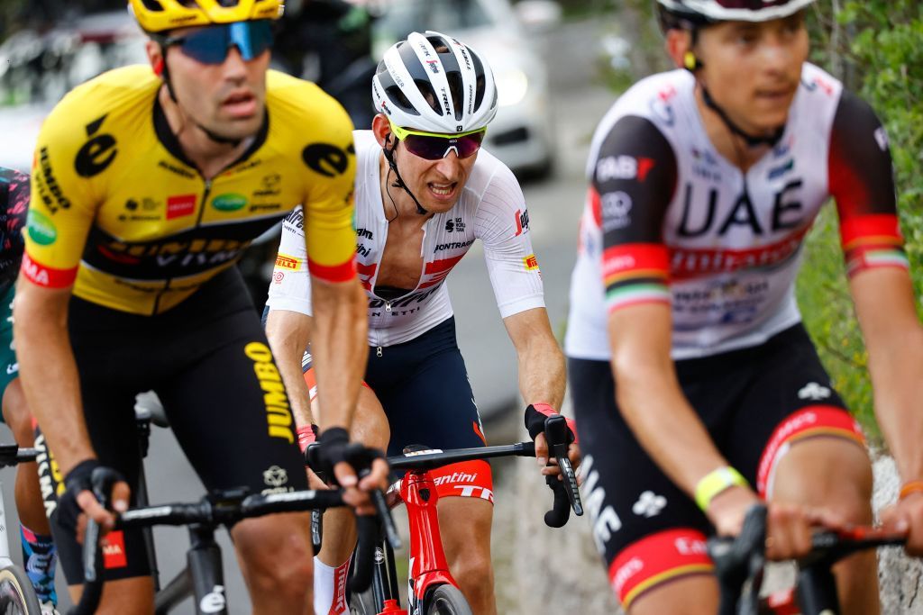 Team Treks Dutch rider Bauke Mollema C rides during a 7men breakaway in the 7th stage of the Giro dItalia 2022 cycling race 196 kilometers between Diamante and Potenza southwestern Italy Photo by Luca Bettini AFP Photo by LUCA BETTINIAFP via Getty Images