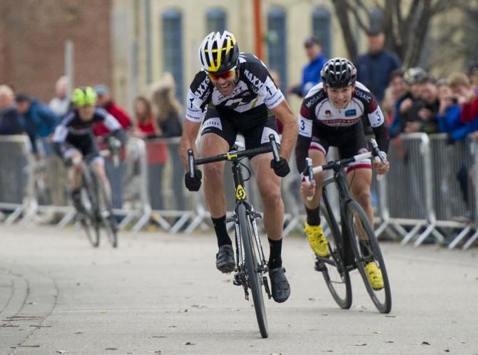Geoff Kabush beats Michael van denHam by one second at the Manitoba Grand Prix of cyclo-cross