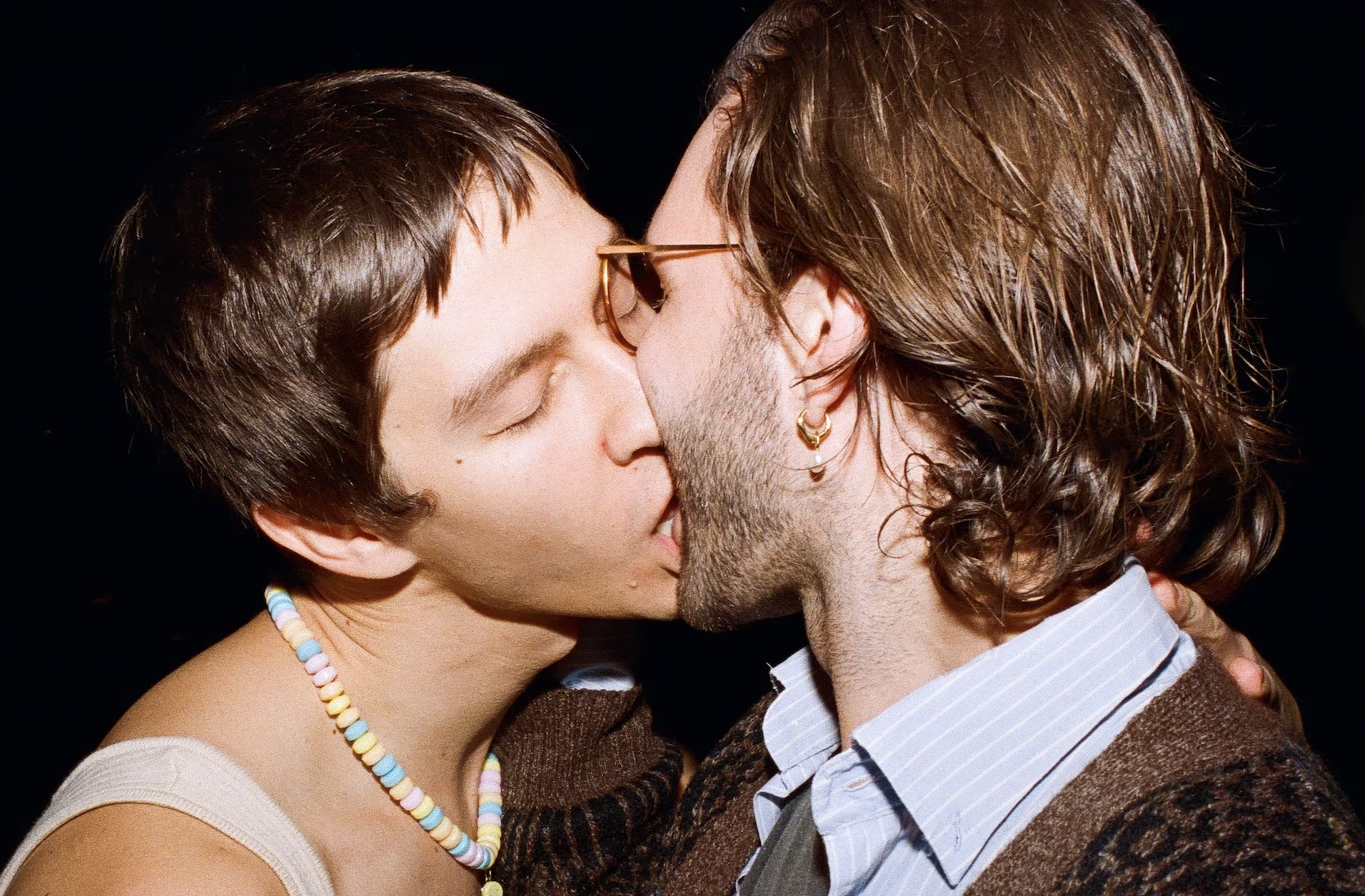 people kissing