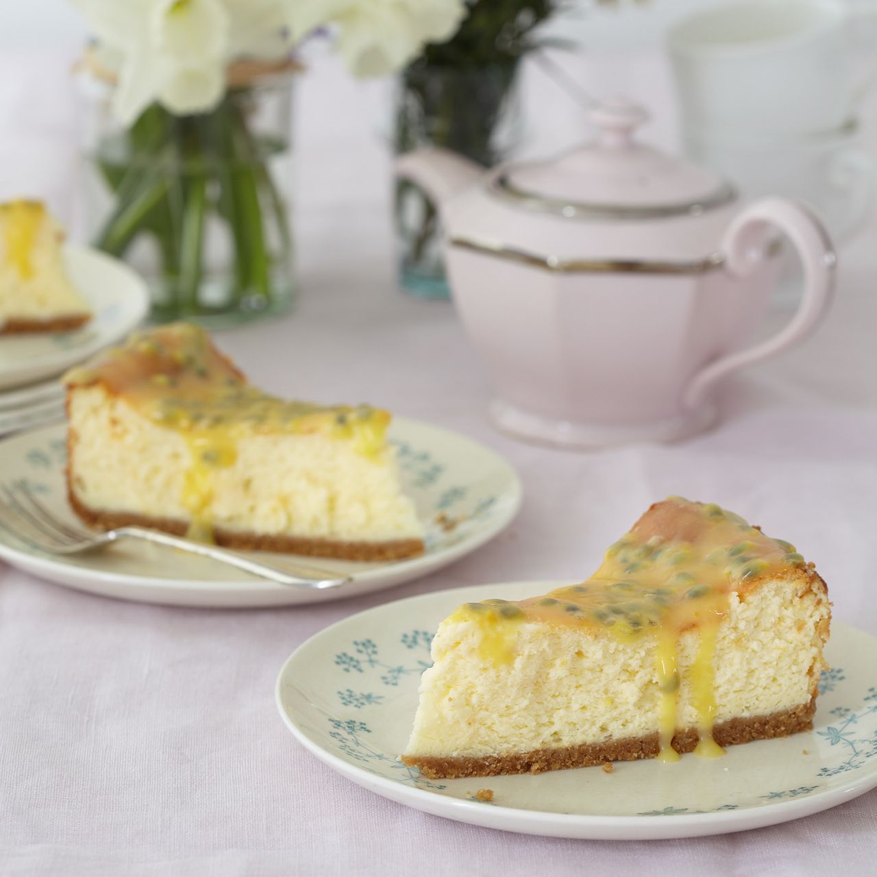 Mary Berry&#039;s Passion Fruit and Lemon Cheesecake