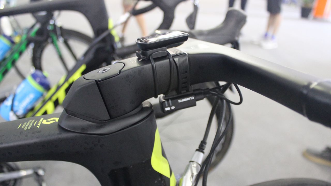Whilst Simon Gerrans waited for the correct size bars, he used a CatEye computer instead of his usual SRM unit