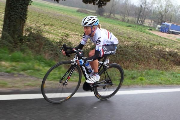 Emma Pooley (Garmin-Cervelo) drives on during the flatter section of the lap