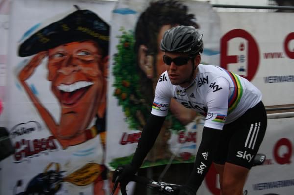 Mark Cavendish (Team Sky) arrives to sign on