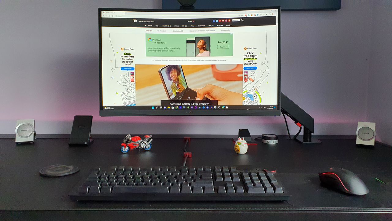 Secretlab MAGNUS Pro XL gaming desk in use to show T3.com