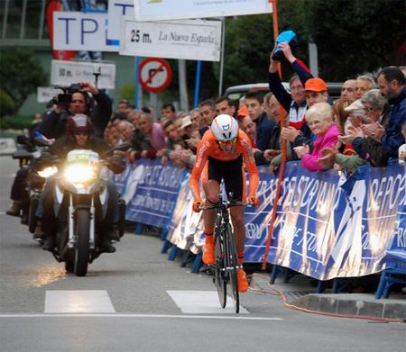 Be&ntilde;at Intxausti Elorriaga (Euskaltel - Euskadi) won the afternoon time trial and took over the race lead.