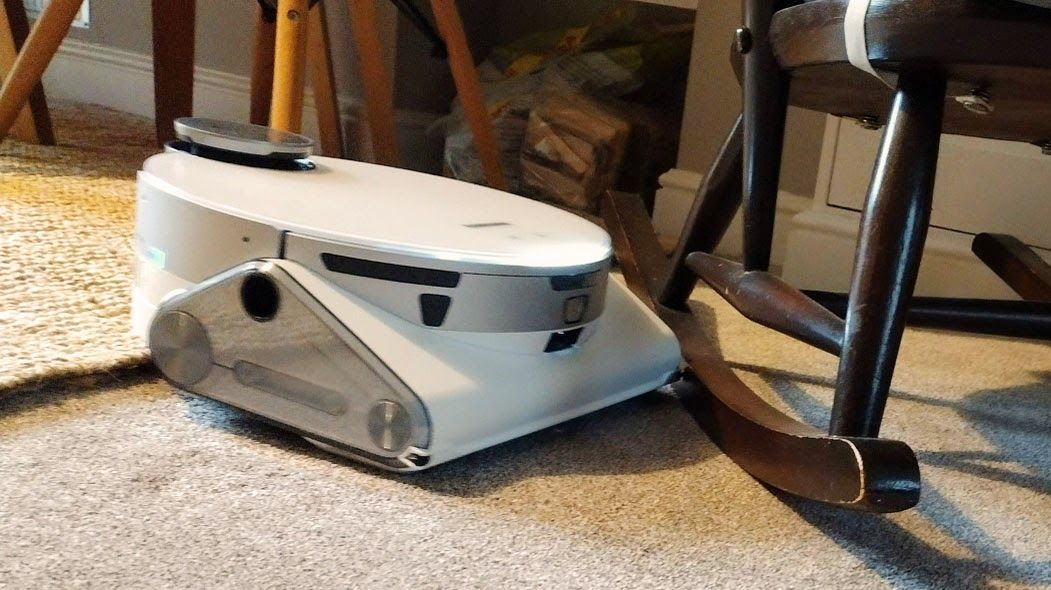 Samsung Jet Bot AI+ being tested in writer's home