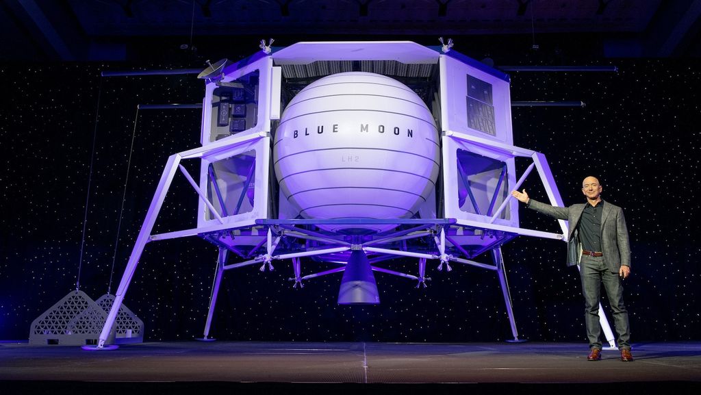 Jeff Bezos unveils Blue Moon Blue Origin's new lunar lander TechRadar