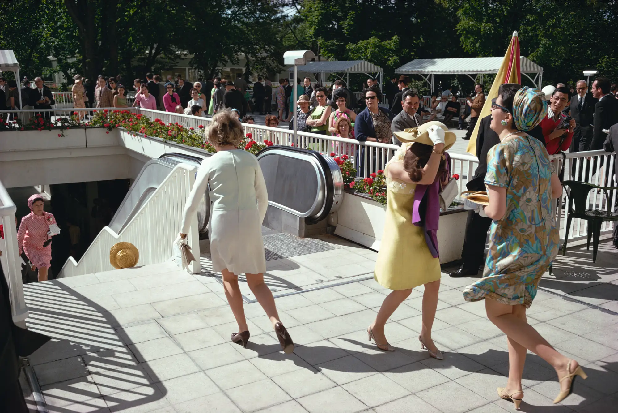 Paris France, 1967 from Joel Meyerowitz&#039;s The Pleasure of Seeing