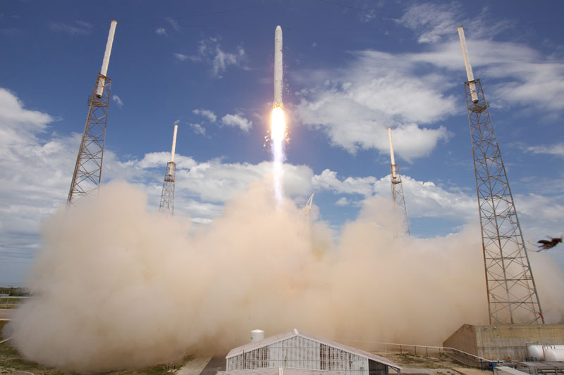 SpaceX&#039;s debut Falcon 9 rocket soars into space on its maiden flight during a June 4, 2010 test launch. 