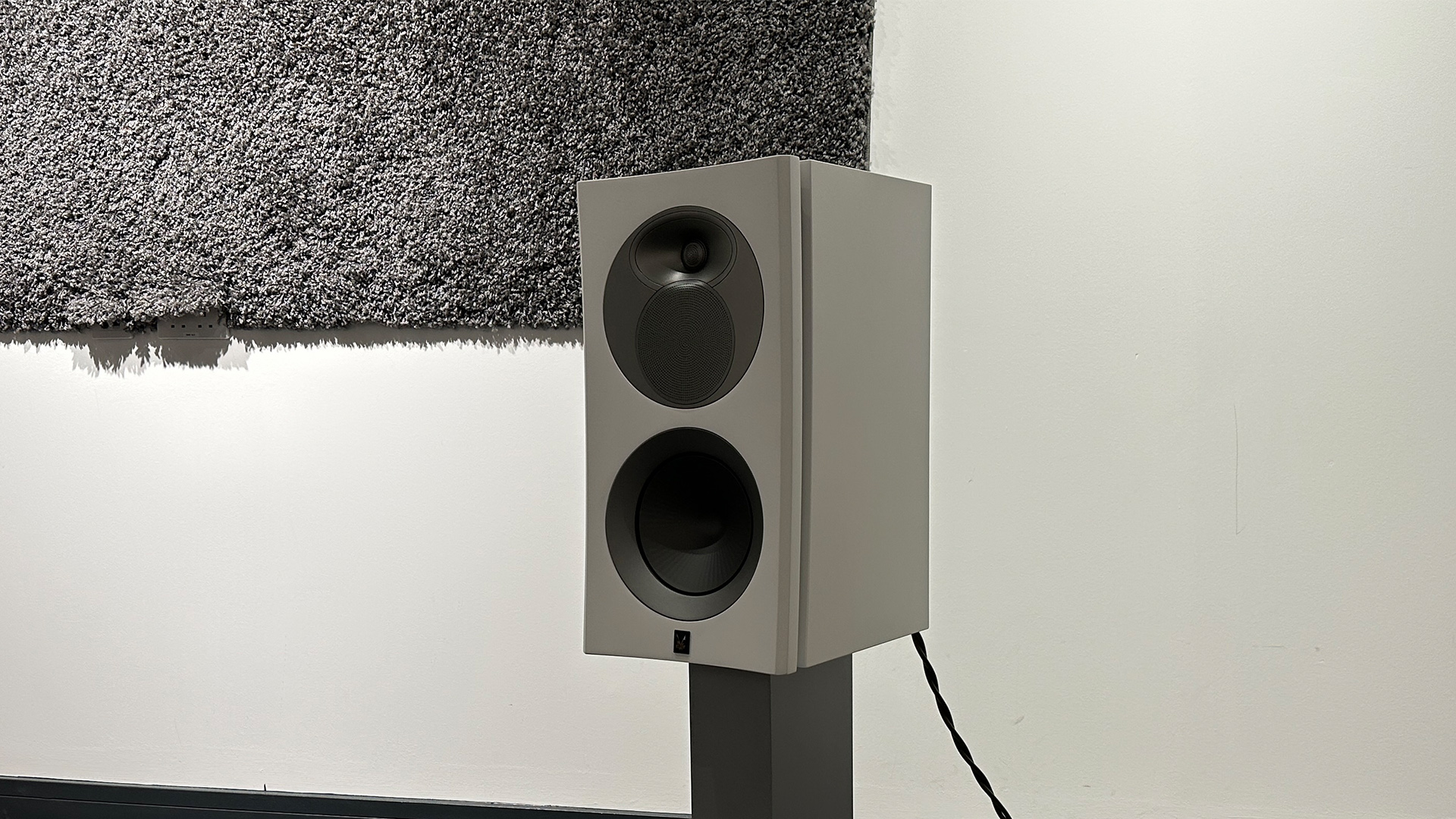 Arendal 1528 Bookshelf 8 standmount speakers