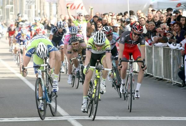 Visconti takes the win from a desperate Fabio Sabatini (Liquigas-Doimo)