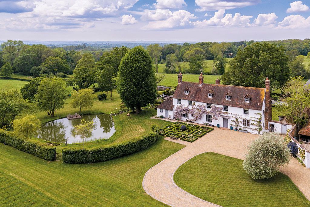 Houses for sale with wildlife ponds: Tinley Lodge, Shipbourne, Tonbridge, Kent