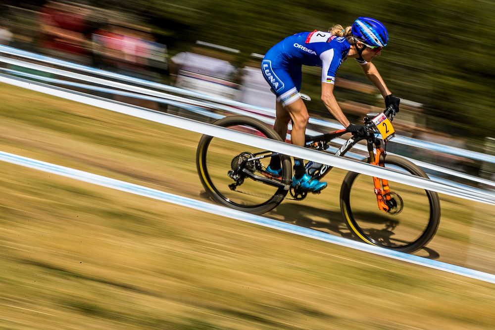 Catharine Pendrel (Luna Pro Team) on her way to the World Cup overall win