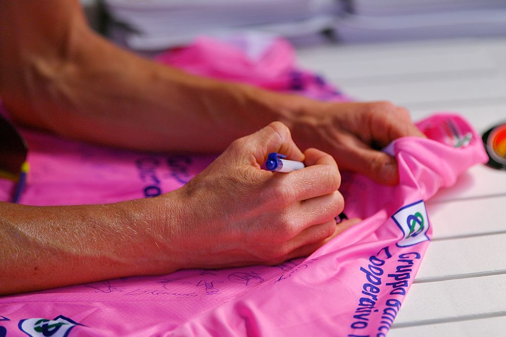 Annemiek van Vleuten (Mitchelton-Scott) signs in at stage 8 Giro Rosa