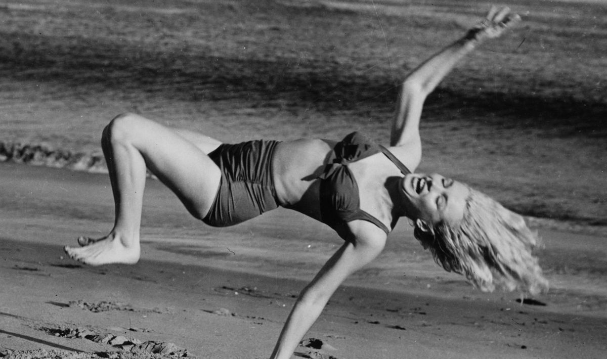 Marilyn Monroe (1926- 1962) frolicking on the beach near her Hollywood home during a break from filming. (Photo by L J Willinger/Getty Images)