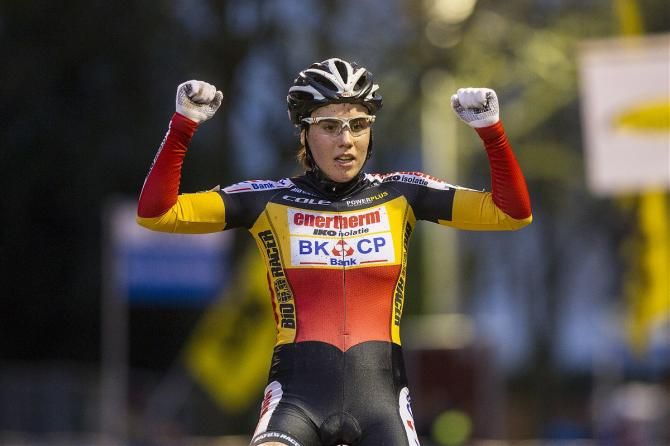 Sanne Cant wins the women's race