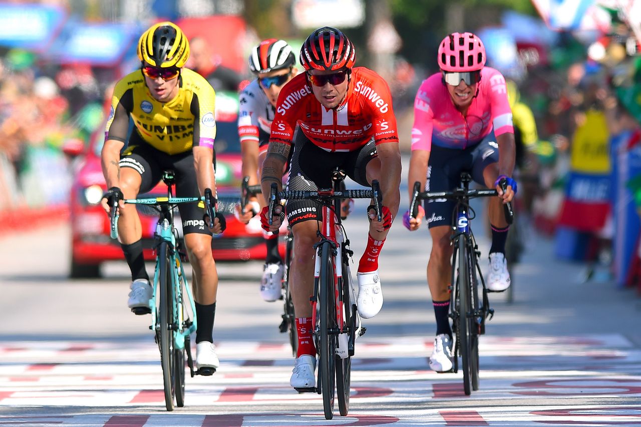 Nicolas Roche (Sunweb) leads the chase home