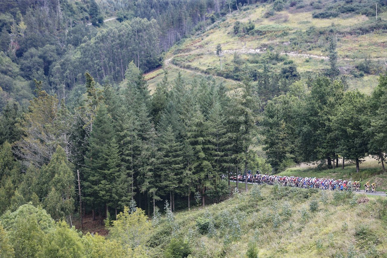 Vuelta Espana 2022 - 77th edition - 5th stage - Irun - Bilbao 187,2 km - 24/08/2022 - Scenery - Peloton - photo Luis Angel Gomez/SprintCyclingAgency&Acirc;&copy;2022