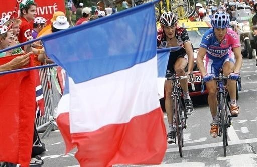 Cunego and Schleck ride past French flags