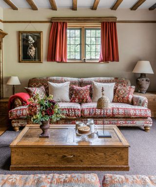 Fall decor ideas with red color scheme