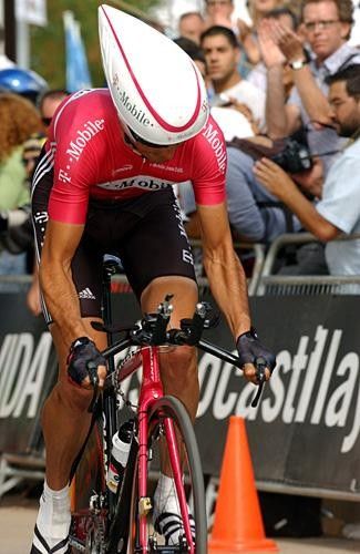 Oscar Sevilla (T-Mobile) with a hard start