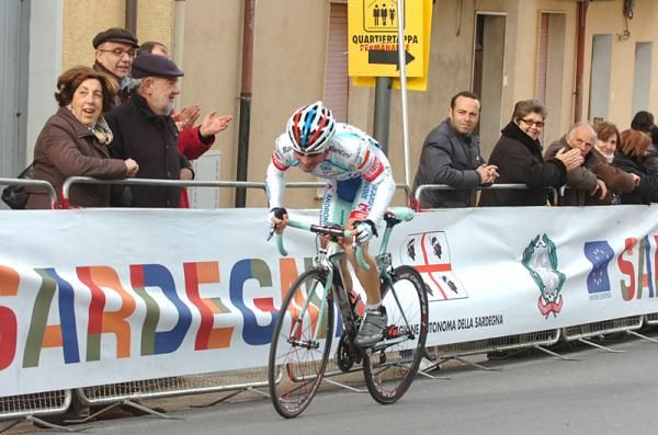 Emanuell Sella (Androni Giocattoli) reacts to Brutt's attack