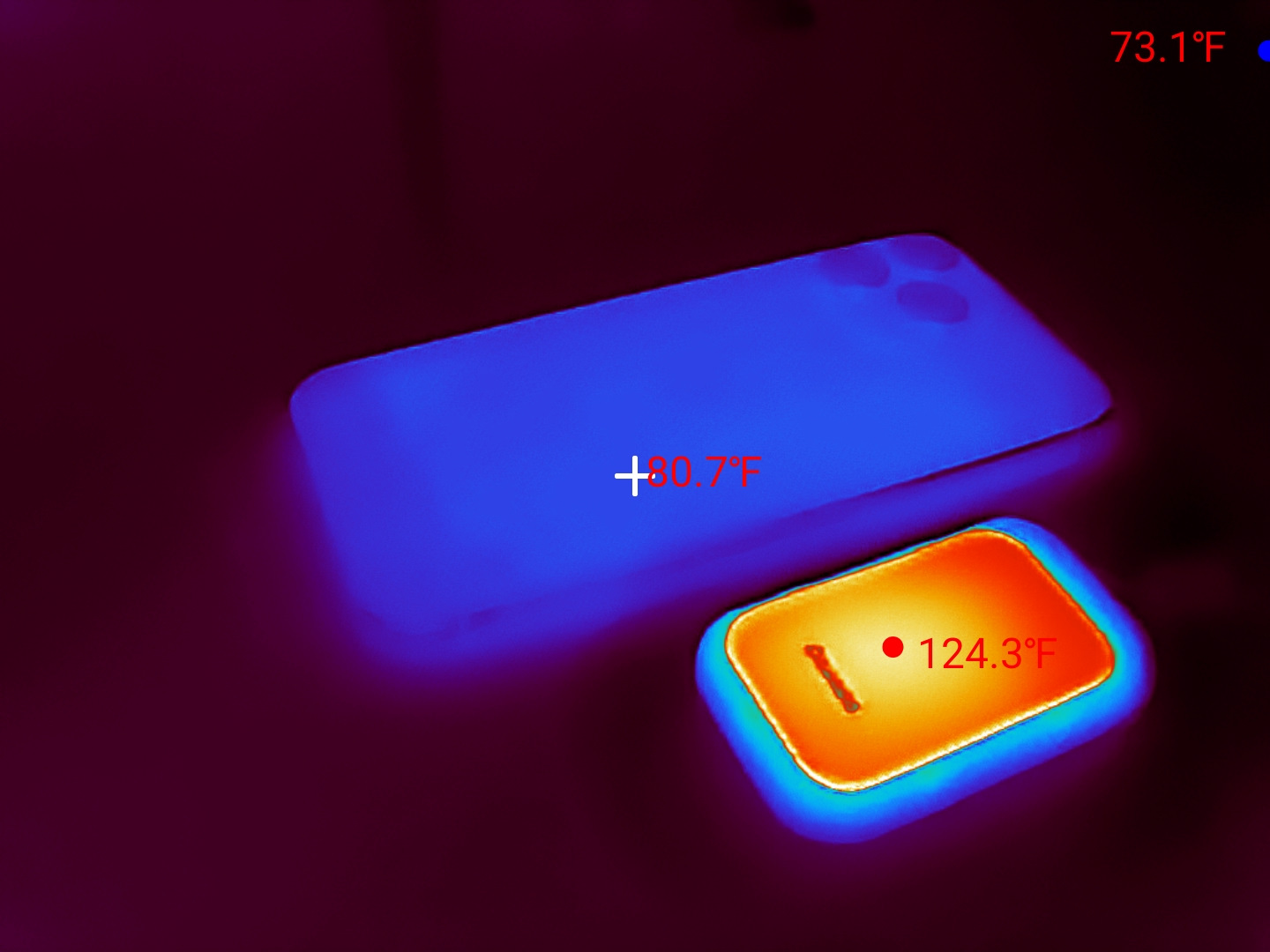 OCOOPA Magnetic Rechargeable Hand Warmers in thermal imaging.