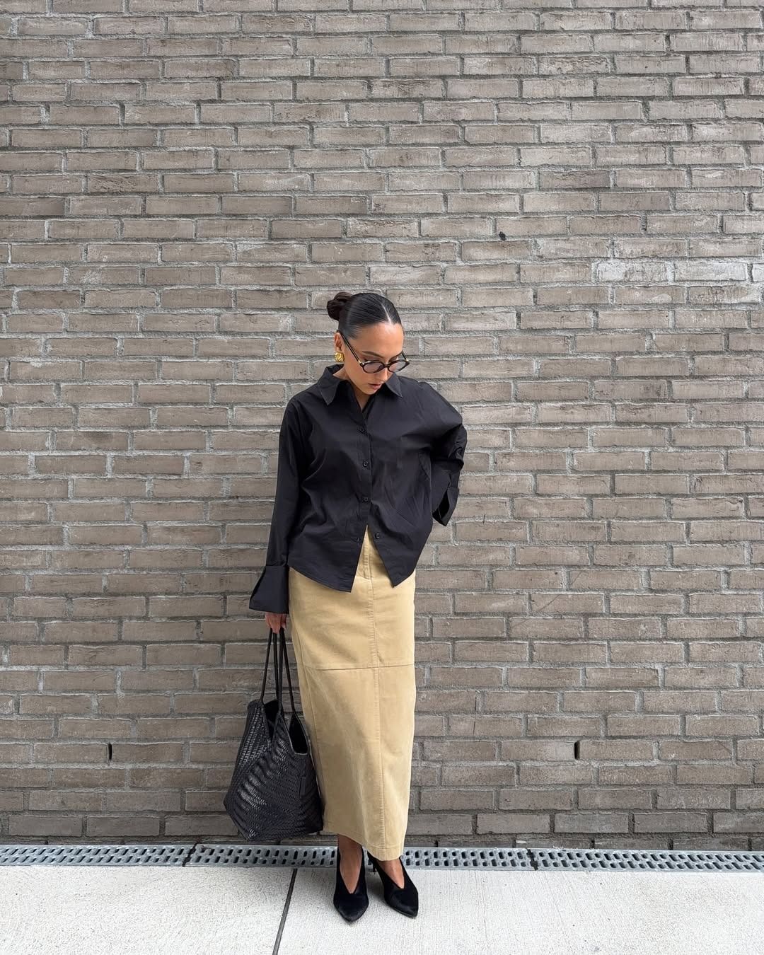 @ingridedvinsen in corduroy skirt, black button-down, high-vamp pumps, and woven tote