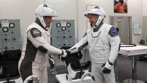 How Spacex S Sleek Spacesuit Changes Astronaut Fashion From The Space Shuttle Era Space