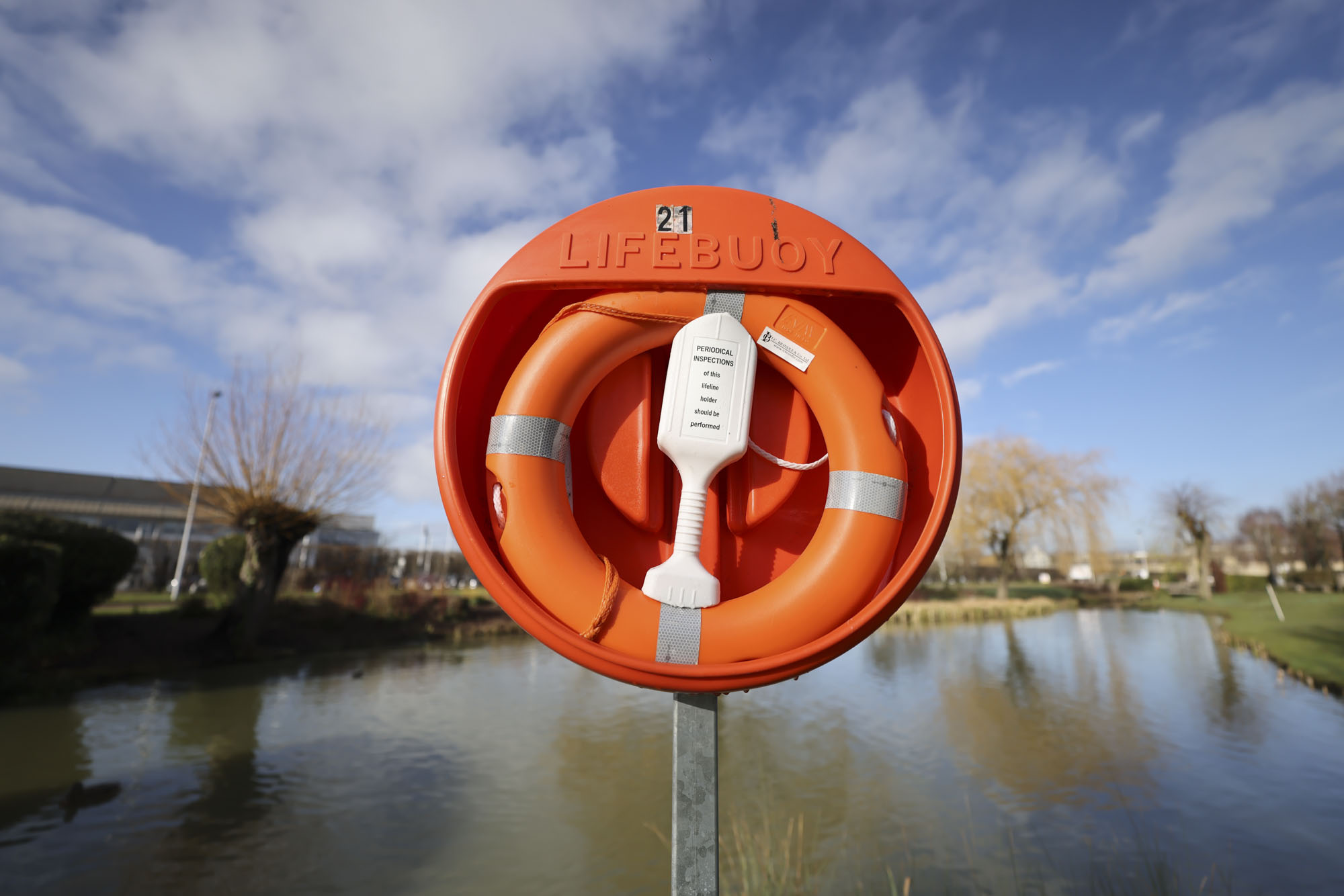 Canon RF 14mm F1.4L VCM sample image gallery: a life ring in front of a lake