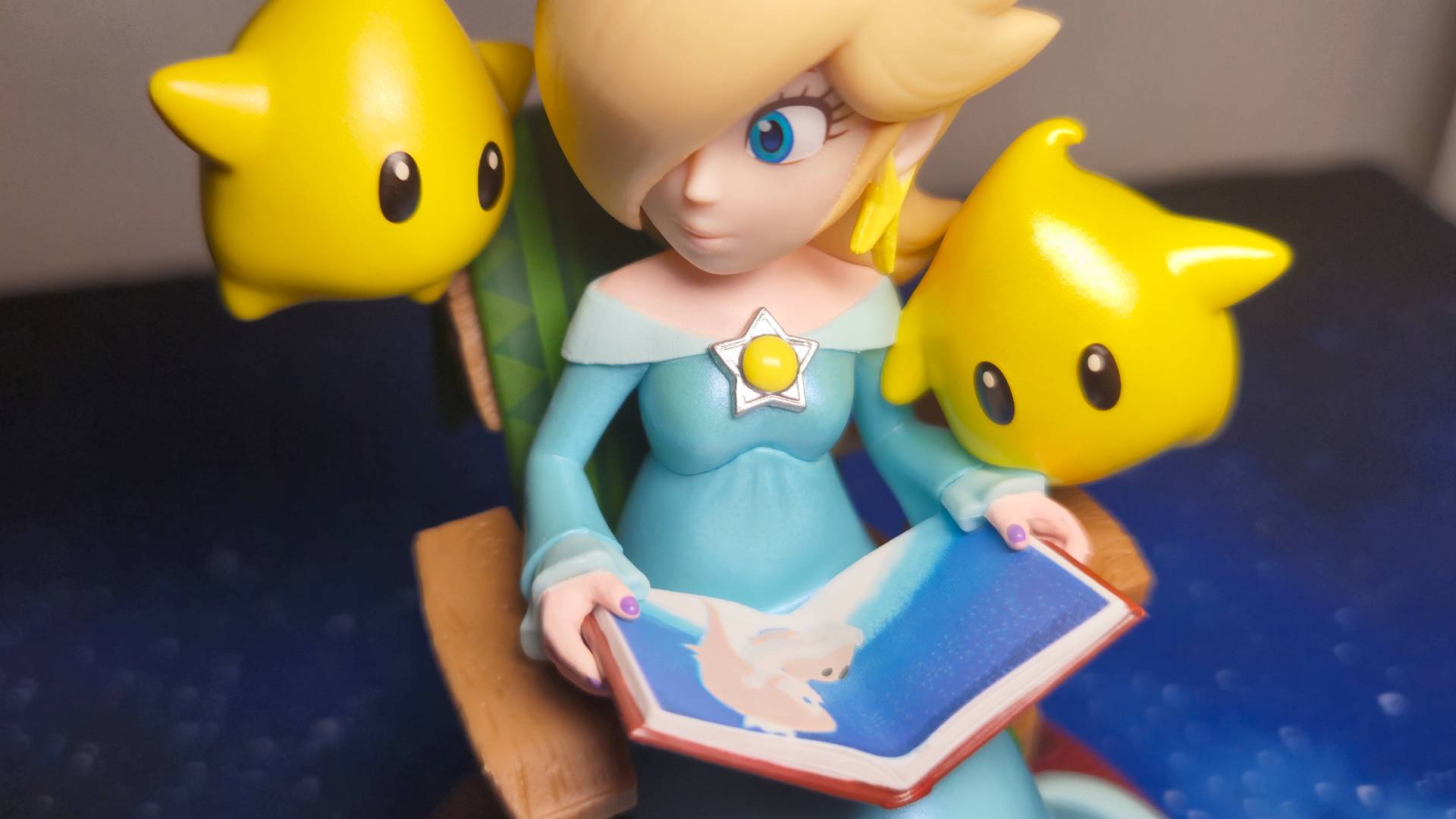 Close up of the Super Mario Galaxy Rosalina amiibo showing her holding her storybook.