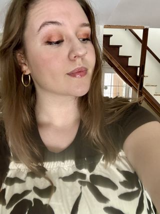 Ava Vilensky testing the Lisa Eldridge Makeup Muse Luxury Eyeshadow Palette.