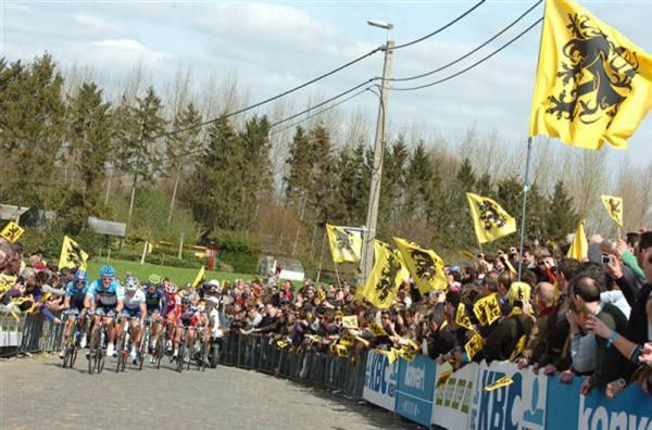 Tyler Farrar (Garmin-Barracuda) leads an uphill charge