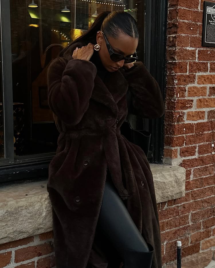 @jastookes wears a faux fur coat and leather leggings whilst in Aspen