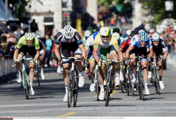 Tom Dumoulin (Giant-Shimano) and Simon Gerrans (Orica-GreenEdge) sprint for the win