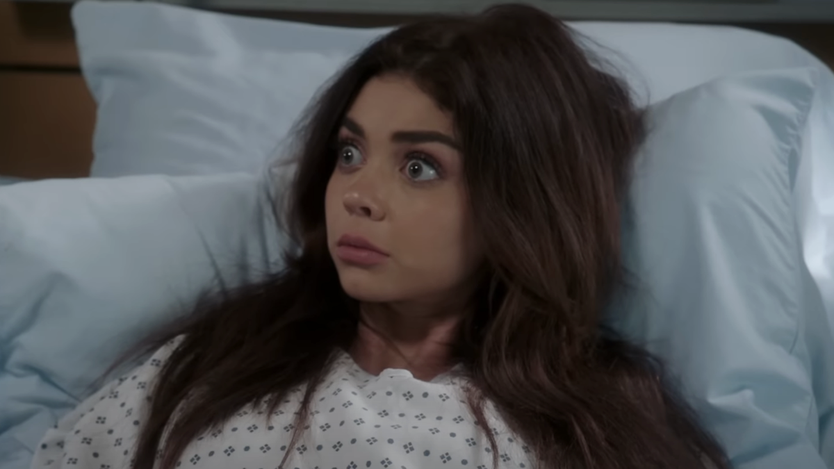 Sarah Hyland&#039;s Haley wide-eyed in shock while lying in hospital bed in Modern Family