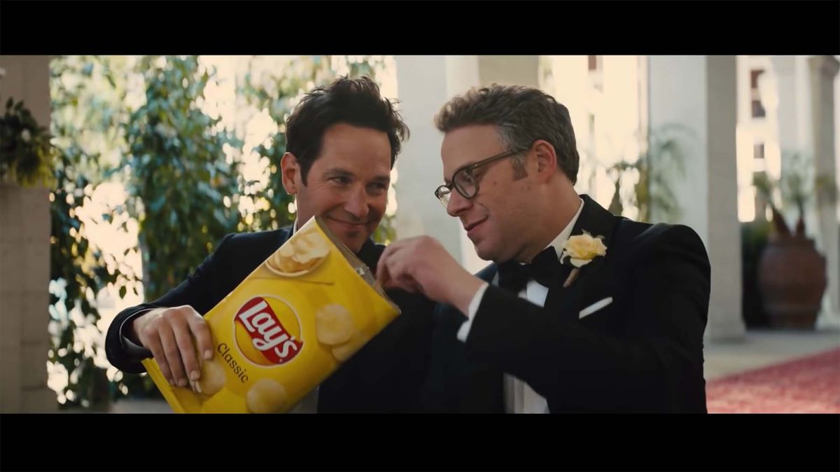 Screengrab of Paul Rudd and Seth Rogen in a 2022 Lay&#039;s Super Bowl commercial.